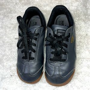Puma looks black but actually dark grey leather tennis Size 10C